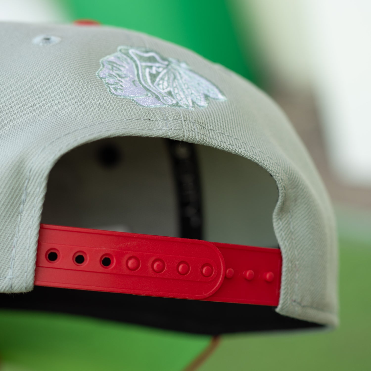 CHICAGO BLACKHAWKS NHL TWO TONE SANTA HAT GRINCH GREEN UV / NEW ERA 9FORTY A-FRAME