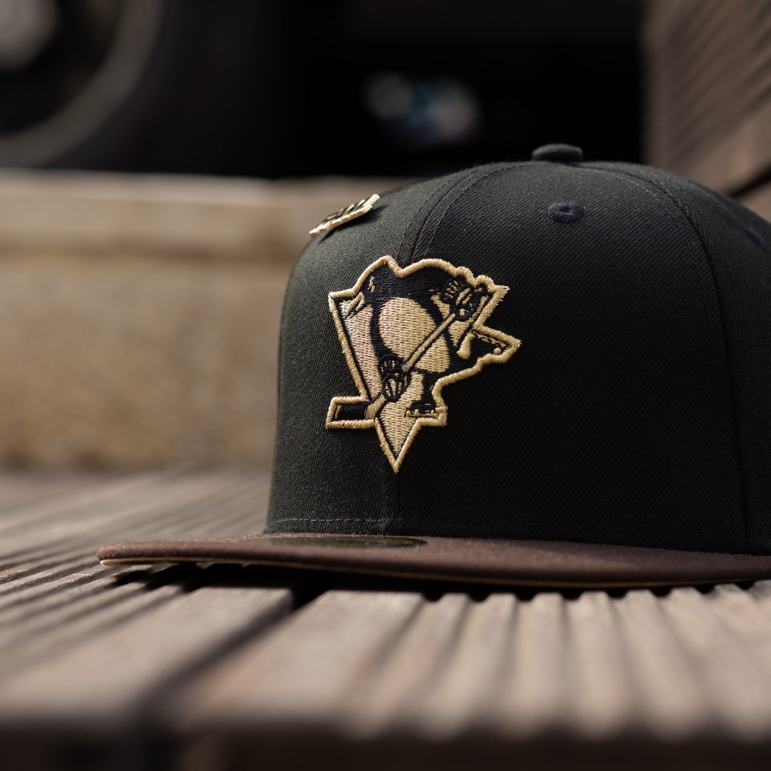 PITTSBURGH PENGUINS NHL BLACK BURNT WOOD TWO TONE GOLD UV / NEW ERA 59FIFTY FITTED CAP