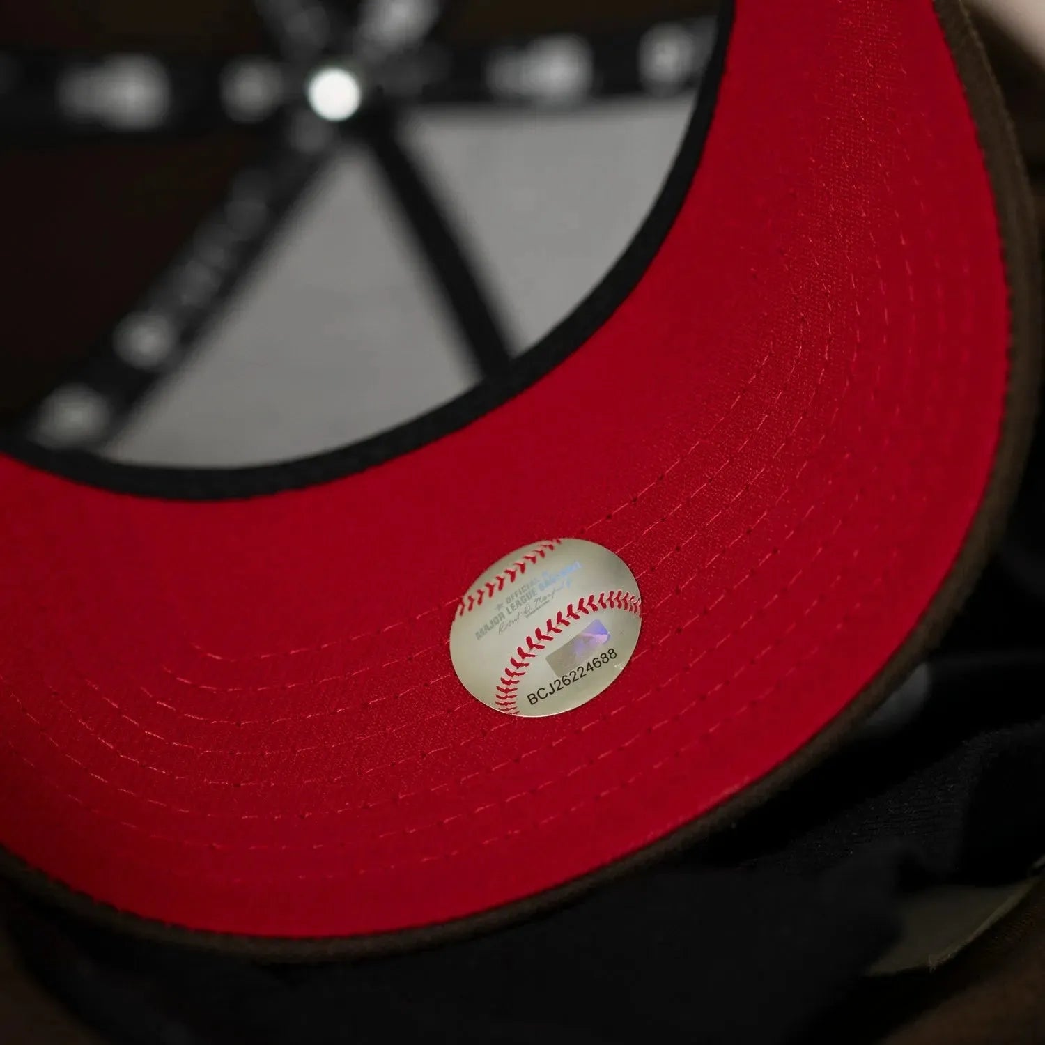 NEW ERA 9FORTY A-FRAME MLB ATLANTA BRAVES WORLD SERIES 1995 WALNUT / SCARLET UV CAP - FAM