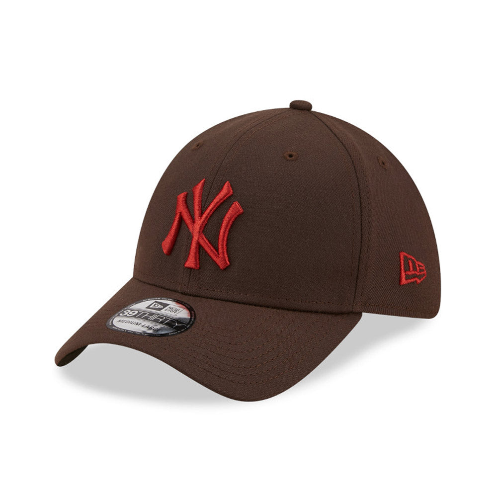 NEW ERA 39THIRTY LEAGUE ESSENTIAL NEW YORK YANKEES BROWN CAP