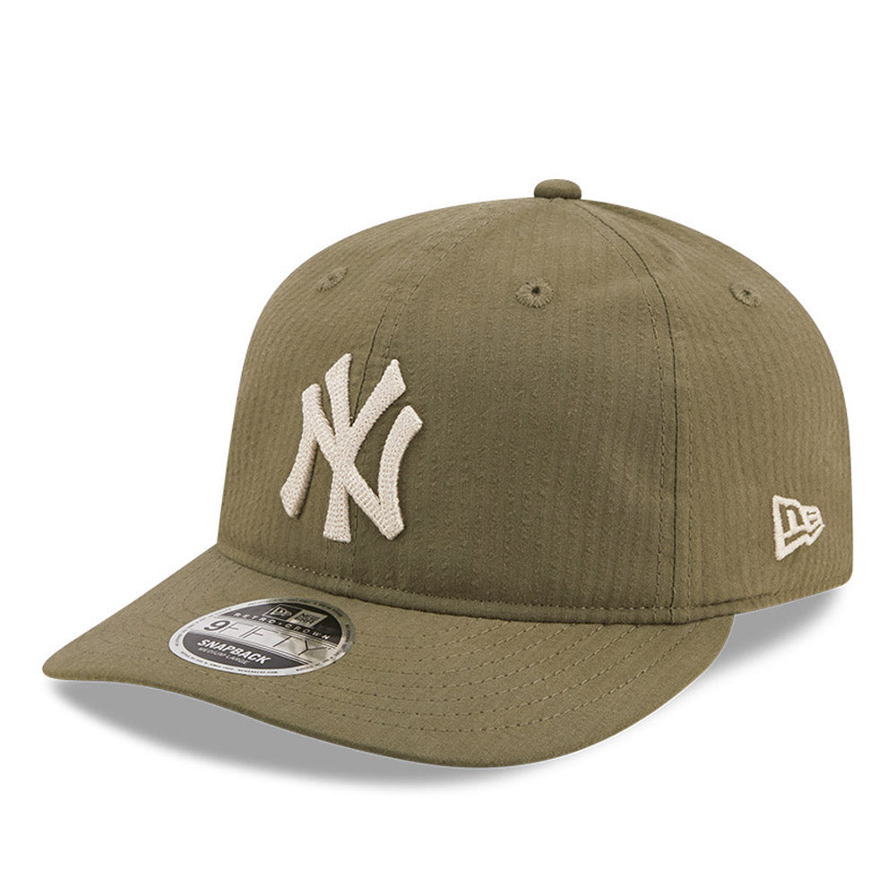 NEW ERA 9FIFTY MLB NEW YORK YANKEES SEERSUCKER OLIVE STRAPBACK CAP