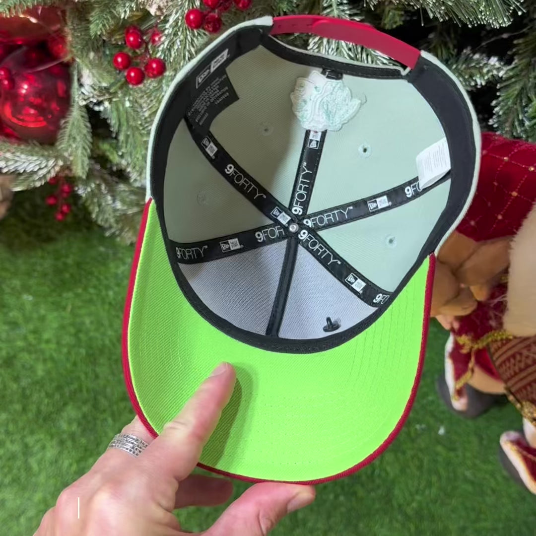 CHICAGO BLACKHAWKS NHL TWO TONE SANTA HAT GRINCH GREEN UV / NEW ERA 9FORTY A-FRAME