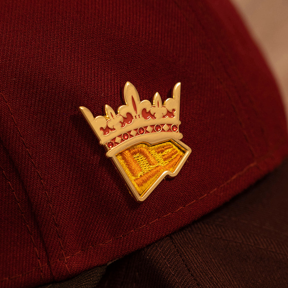 FAM CROWN MAGNETIC PIN