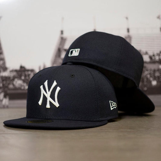 Casquette New Era - New York Yankees - 59Fifty - World Series - Pins -  Crème - Navy