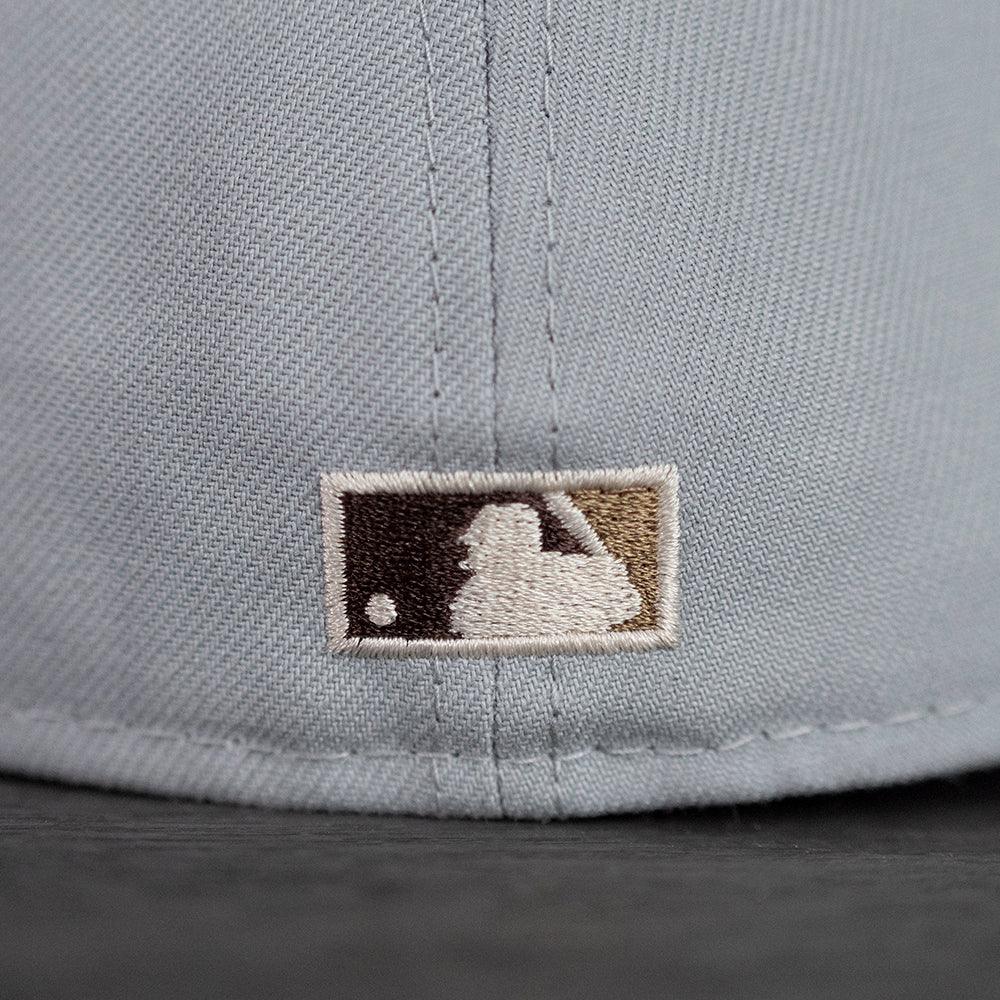 NEW ERA 59FIFTY MLB TEXAS RANGERS ARLINGTON STADIUM TWO TONE / CHROME WHITE UV FITTED CAP - FAM