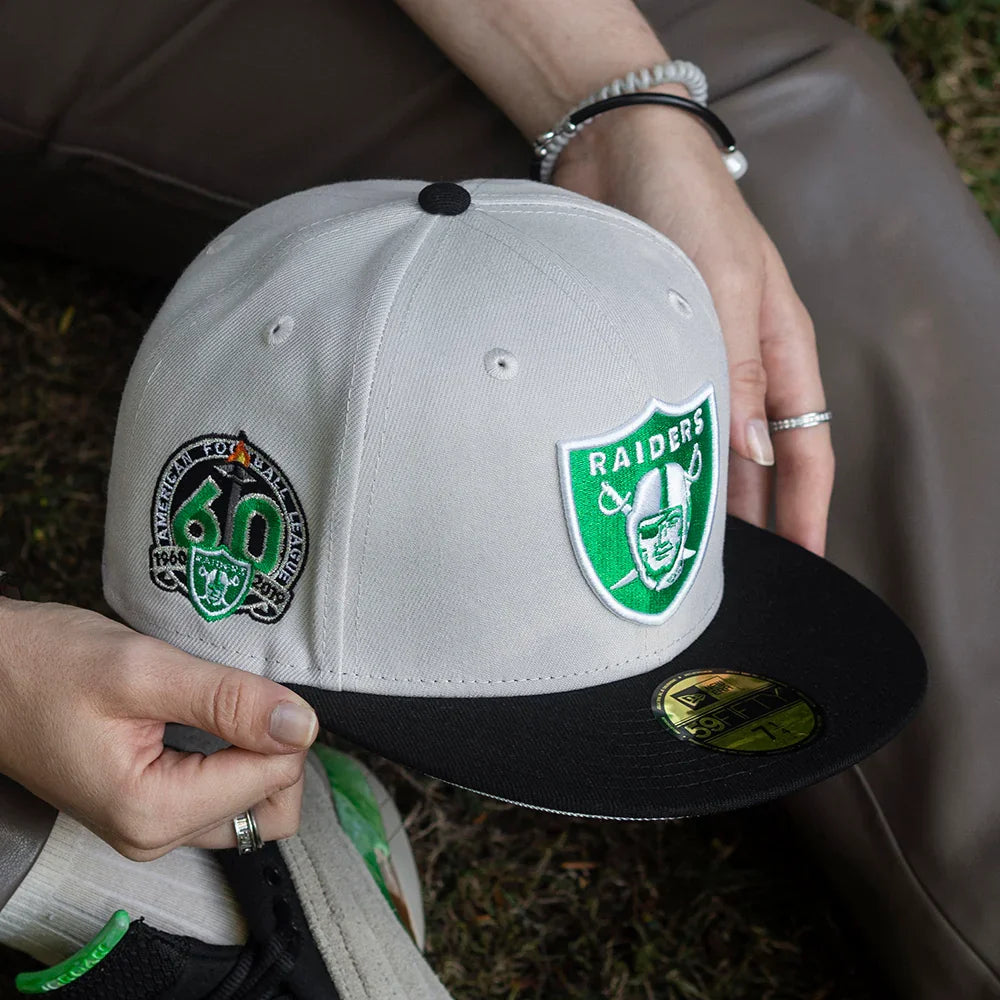 NEW ERA 59FIFTY NFL LAS VEGAS RAIDERS 60TH ANNIVERSARY TWO TONE / SILVER UV FITTED CAP