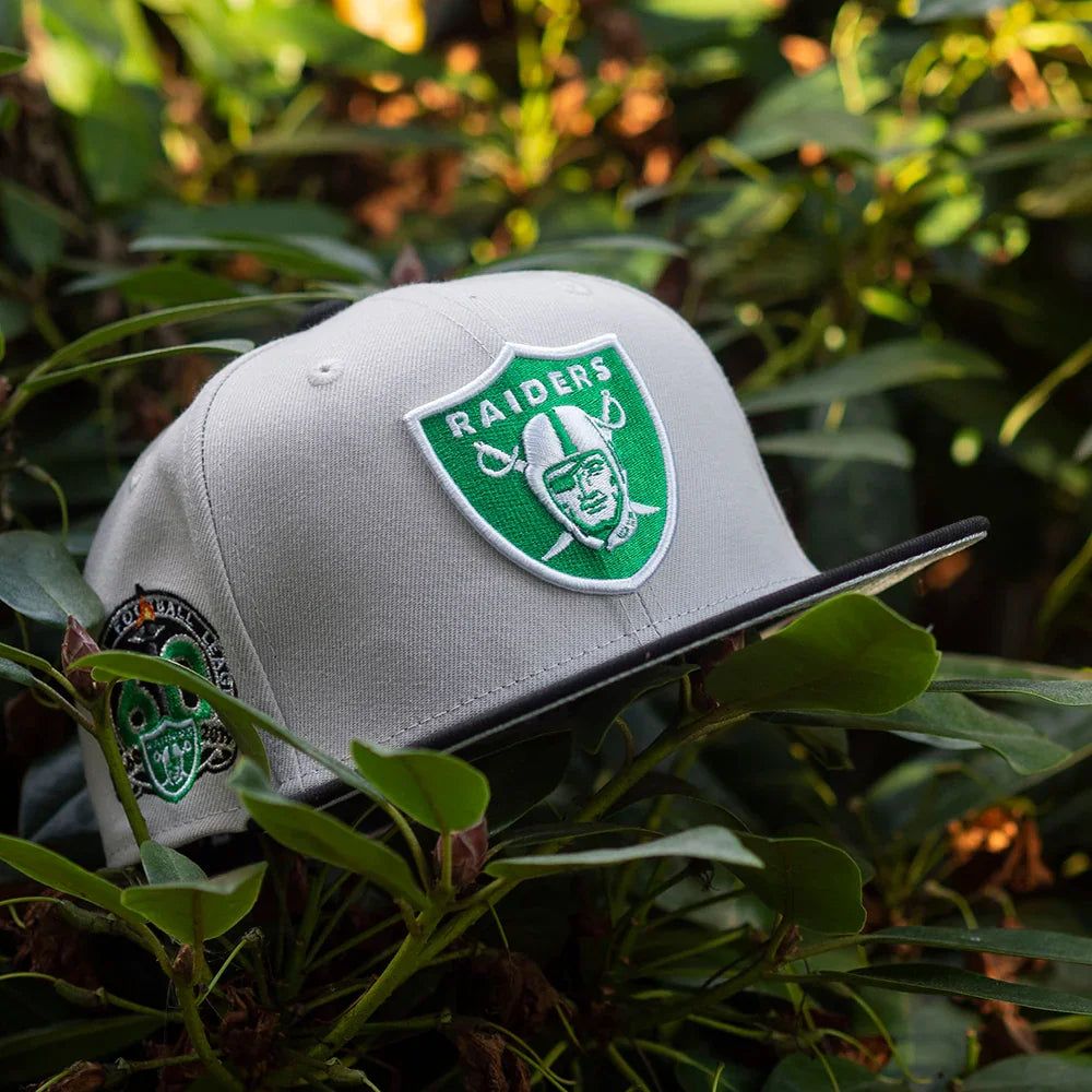 NEW ERA 59FIFTY NFL LAS VEGAS RAIDERS 60TH ANNIVERSARY TWO TONE / SILVER UV FITTED CAP