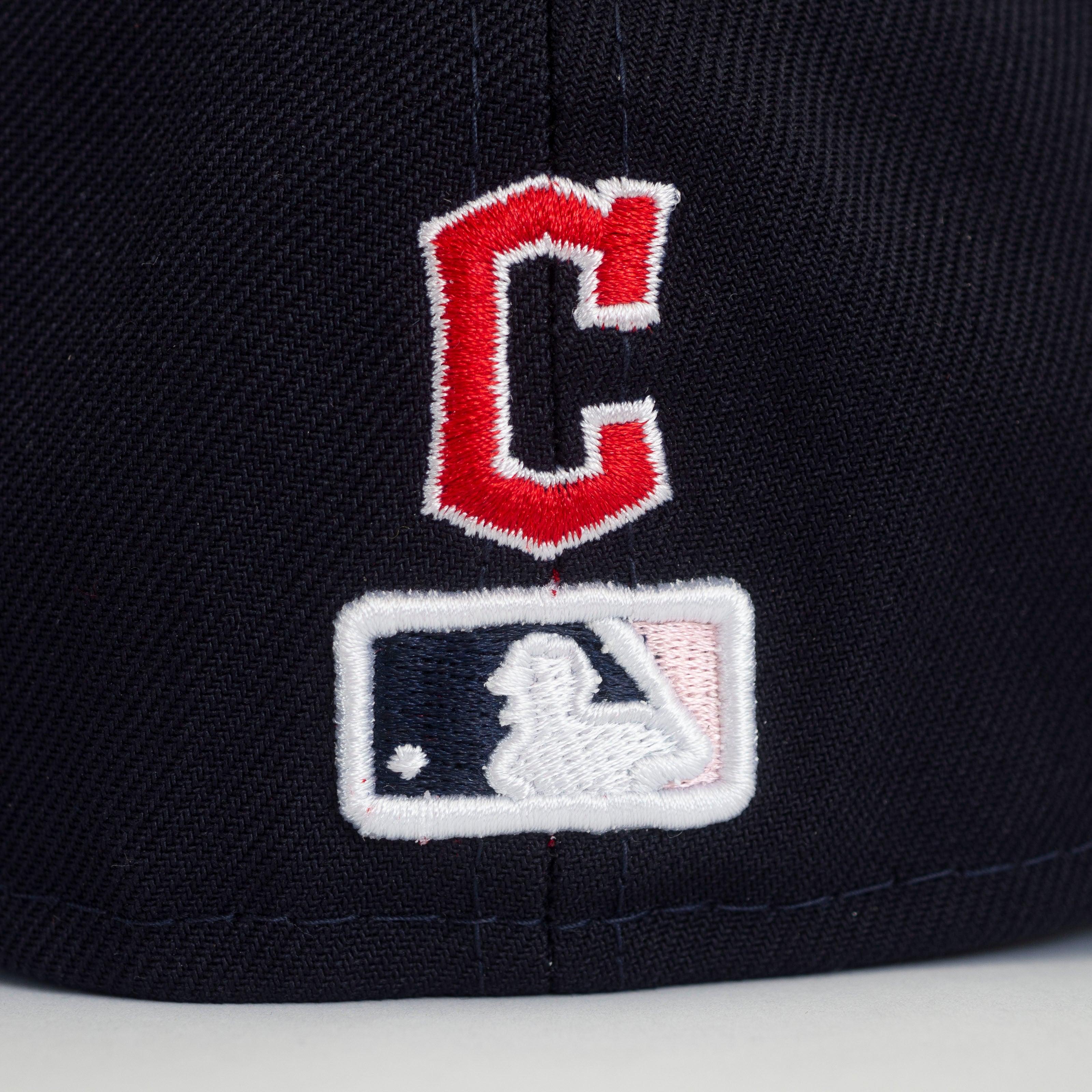 NEW ERA 59FIFTY MLB CLEVELAND GUARDIANS SIDE PATCH BLOOM NAVY / PINK UV FITTED CAP - FAM