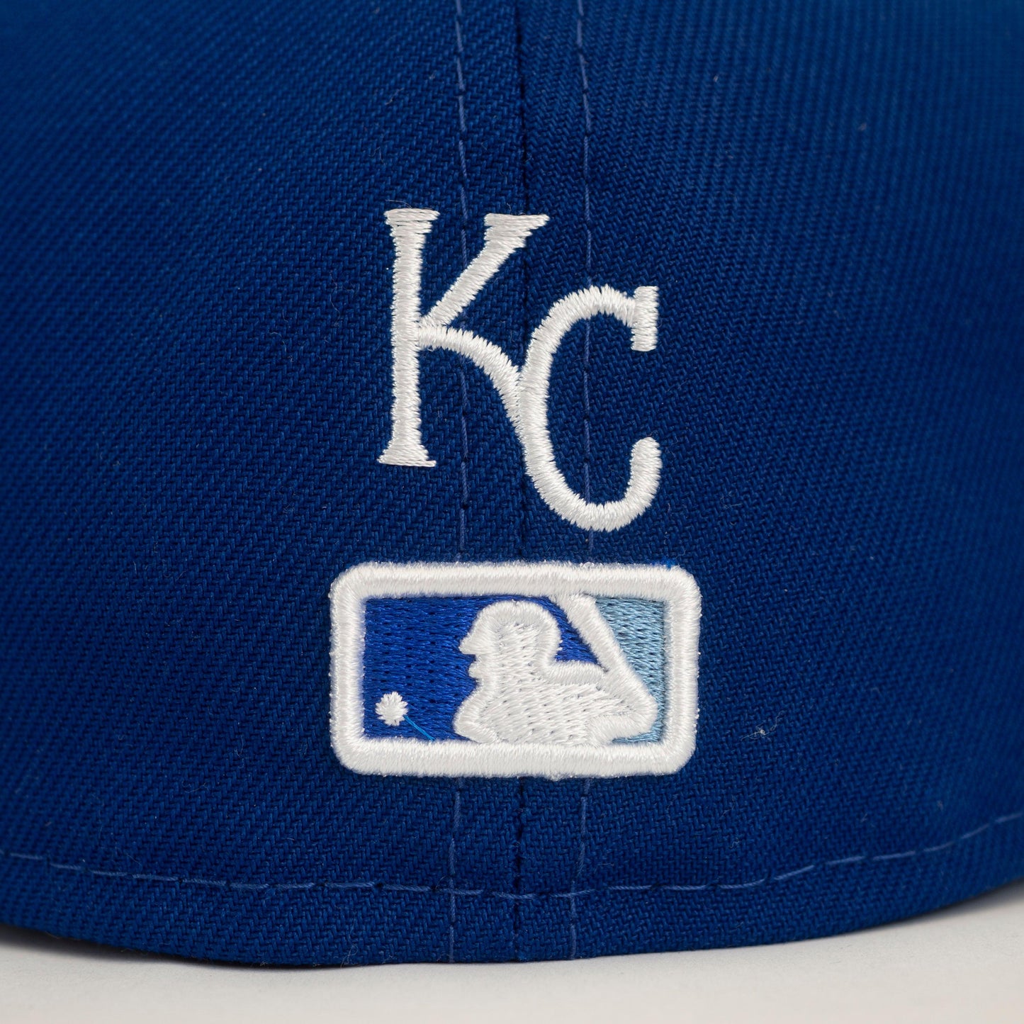 NEW ERA 59FIFTY MLB KANSAS CITY ROYALS SIDE PATCH BLOOM BLUE / SKY BLUE UV FITTED CAP