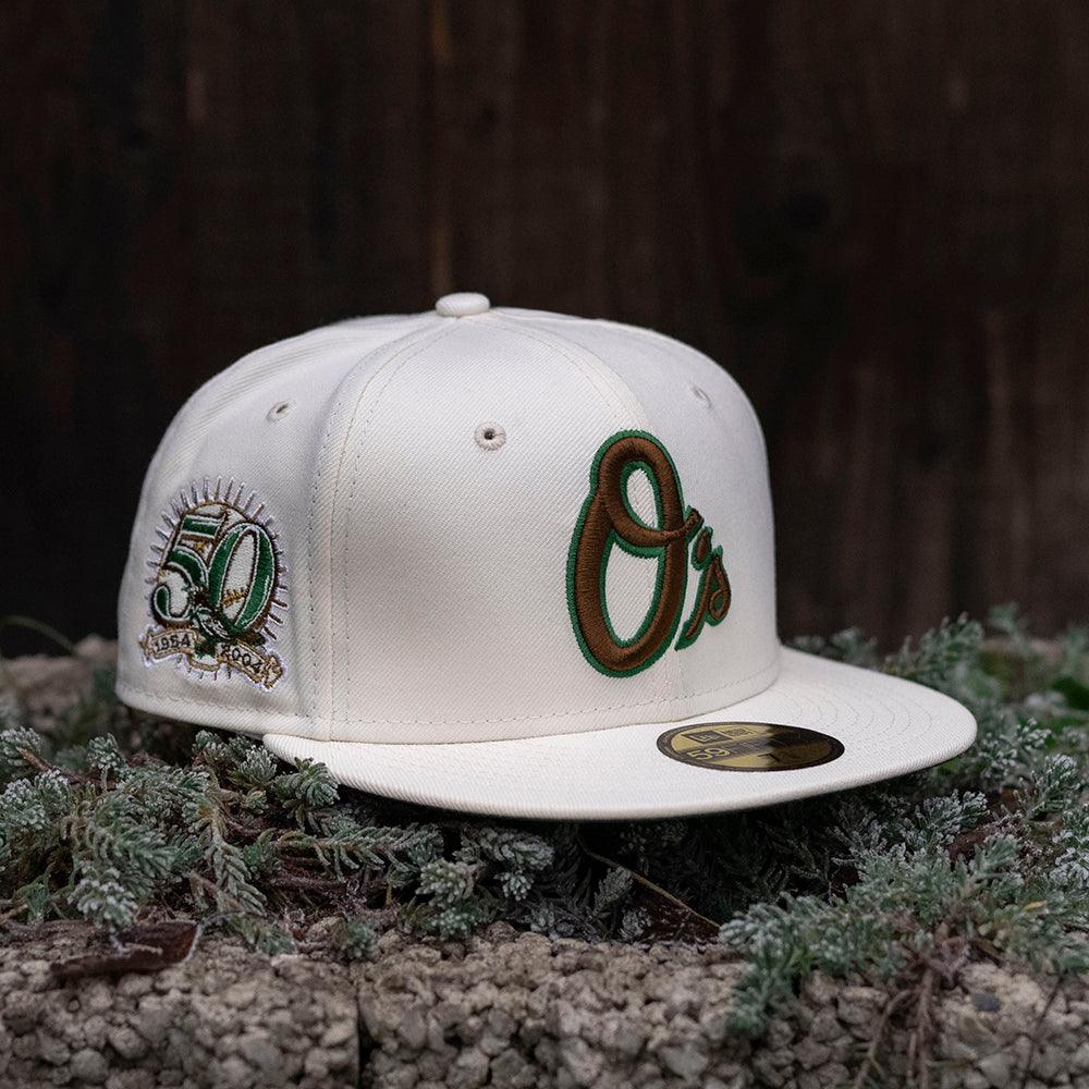 EXCLUSIVE NEW ERA 59FIFTY BALTIMORE ORIOLES MLB 50TH ANNIVERSARY CHROME WHITE / KELLY GREEN UV FITTED CAP ELF COLLECTION - FAM